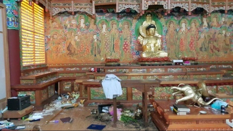    2016년 광신도들에게 공격을 당한 불교 사찰
