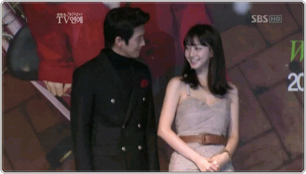 날 보면 웃어주는 그녀들.gif