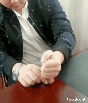 호두까기 대참사.gif