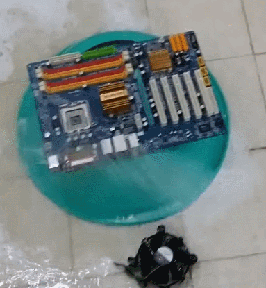 메인보드 cpu 청소.gif