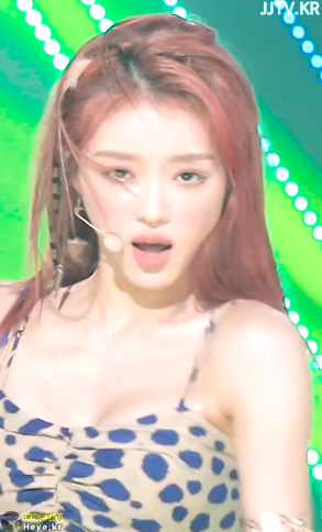 끈 민소매 슴골 몽환적인 느낌 오마이걸 유아.png