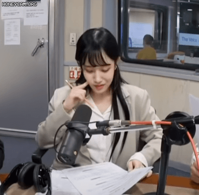러블리즈 지애의 버릇7.gif