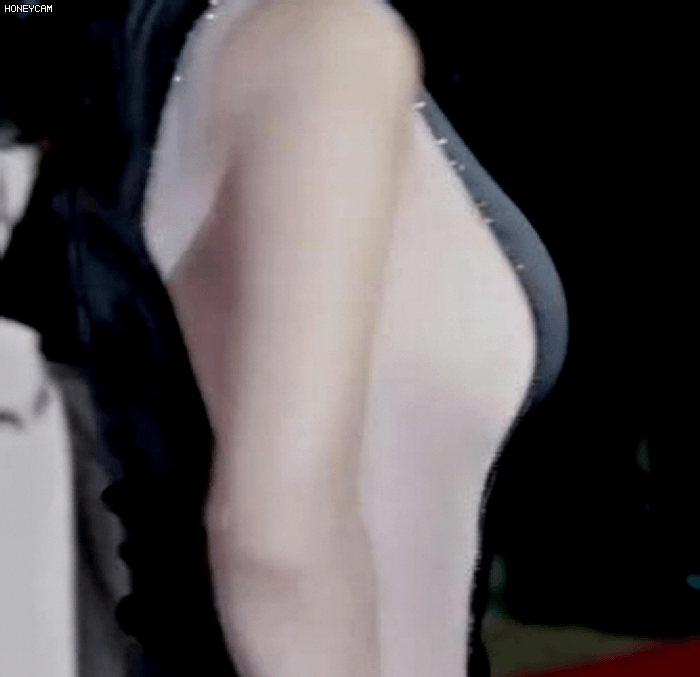 배우 이은우 씨스루11.gif