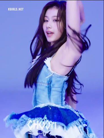 춤추는 트와이스 사나 요망한 표정연기.png