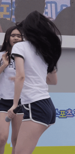 돌핀 체육복 입은 여자친구 은하의 뒷모습.gif