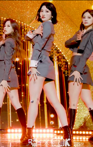 트와이스 뮤직뱅크 모모.png