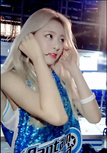 흥부자 ITZY 유나.png
