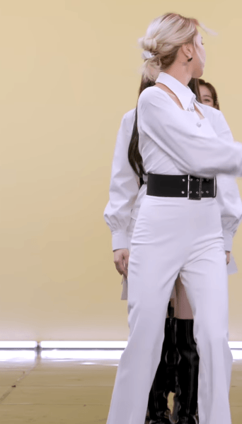 1888667301_QYMTNZ5k_722f4af2b1ef96a702aacc9e89adf6760c4b6f1c.gif