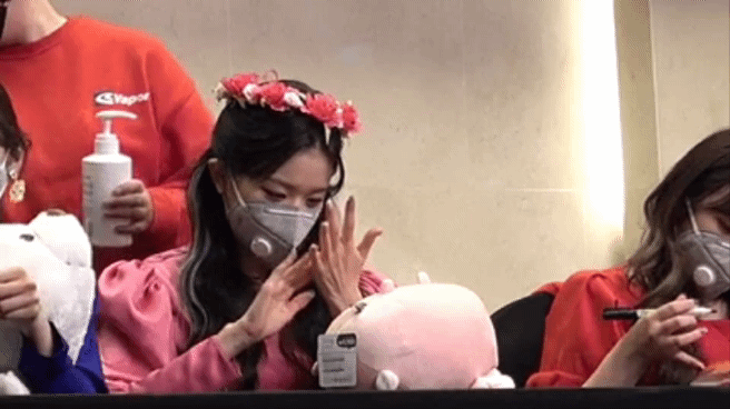 833598031_xr2LDWtb_988b18b57cf297956b2000199052bd302bd6a043.gif