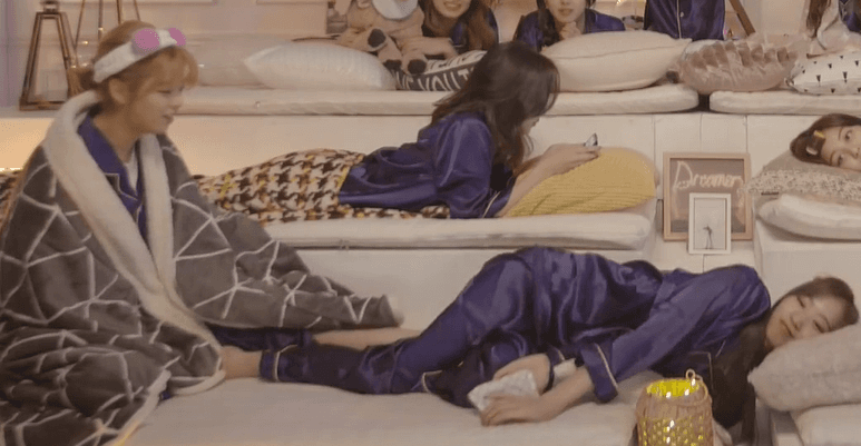 2728294075_YX8rfpos_9a1b3197684ce1ea02eb26f38cfdcd928cdfe1d2.gif