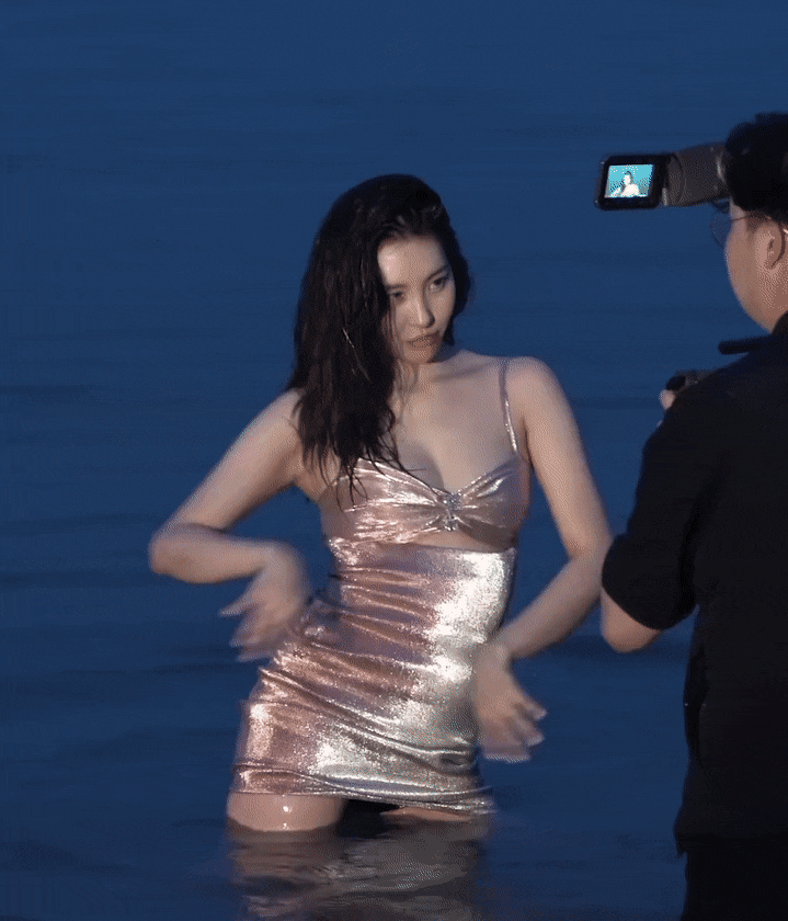 2890293879_RLHJyUIT_131017c34fa6ea8be0a8cfc323b2a28a5a9d6273.gif