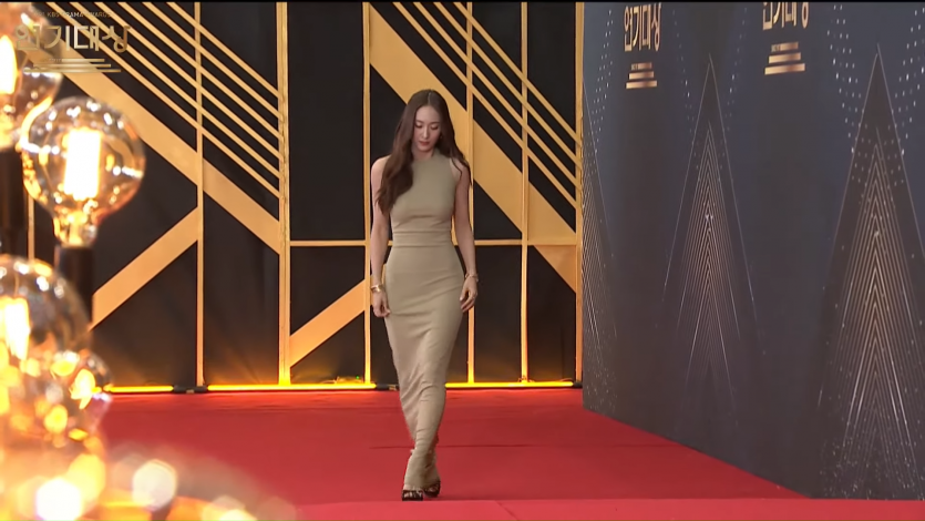    2021 KBS 연기대상 정수정 타이트한 드레스 화난 골반과 힙라인