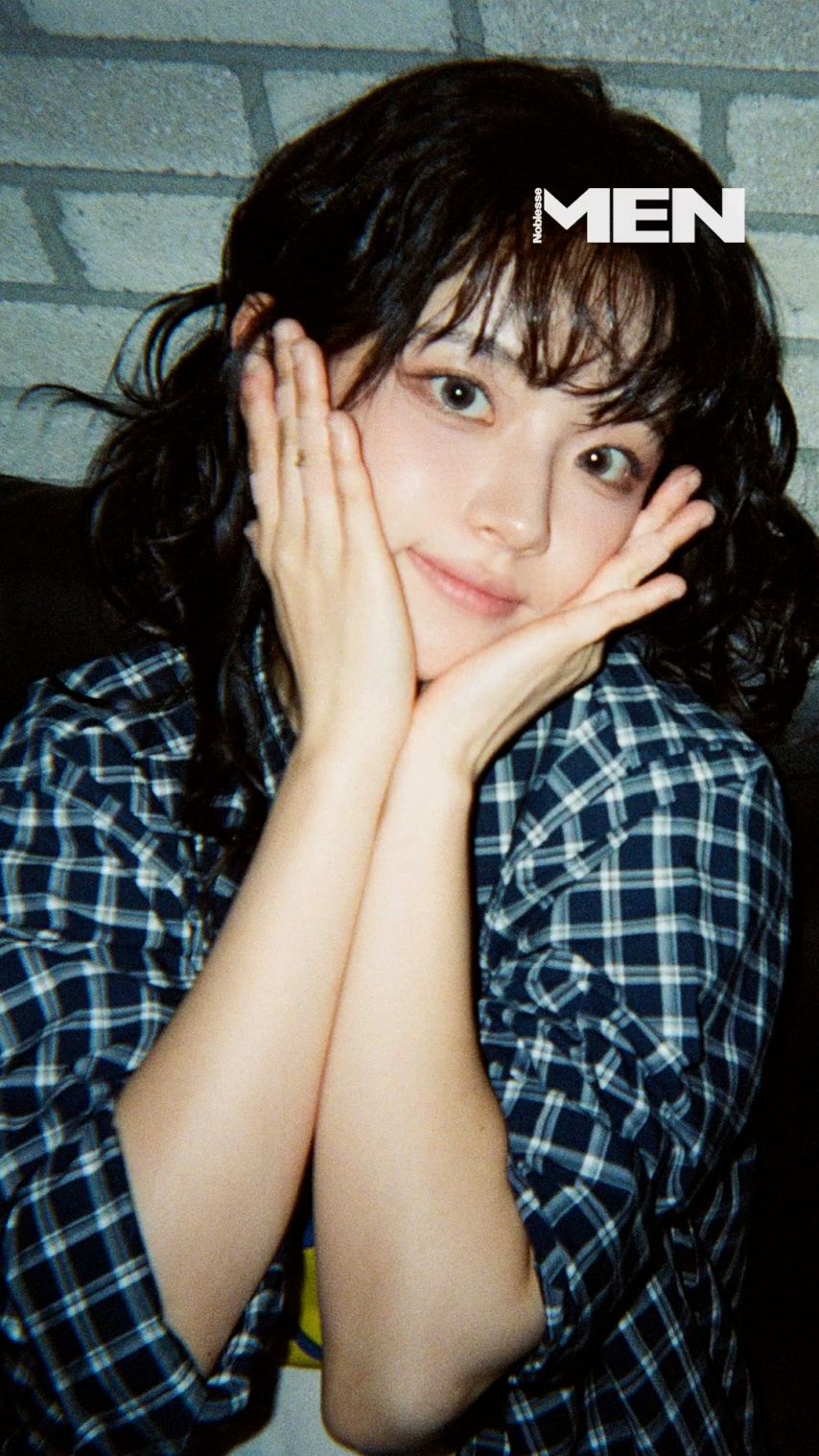 레트로 감성 느낌의 QWER 멤바들