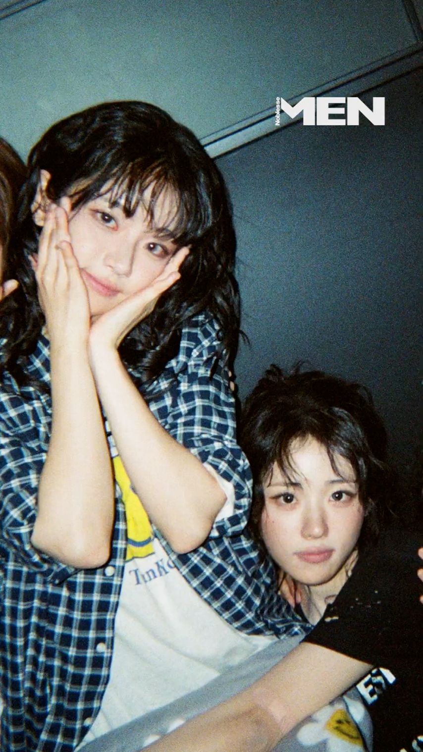 레트로 감성 느낌의 QWER 멤바들