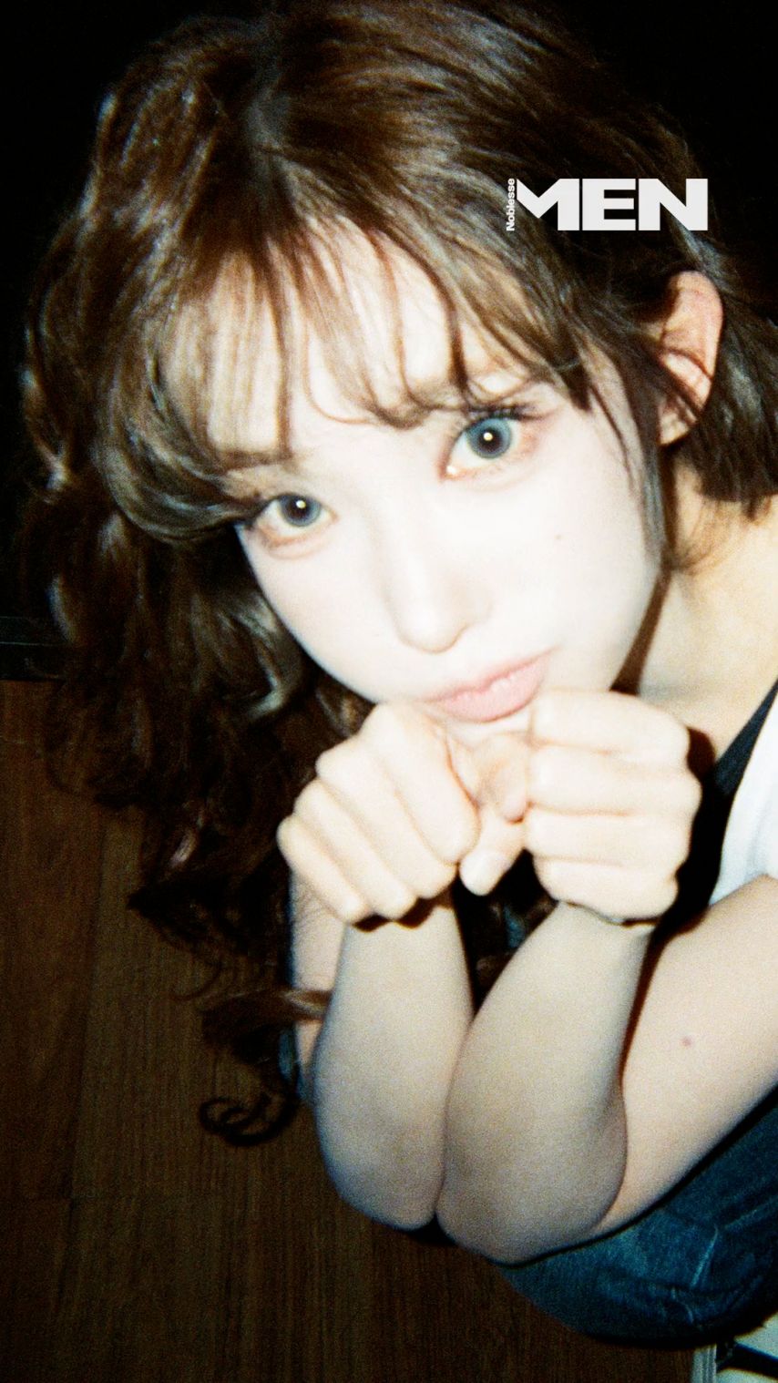 레트로 감성 느낌의 QWER 멤바들