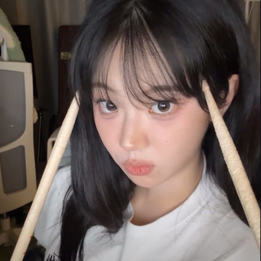 1757512663 (1).jpg QWER 쵸단 라이브 움짤