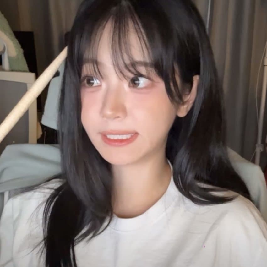 1757512663 (2).jpg QWER 쵸단 라이브 움짤