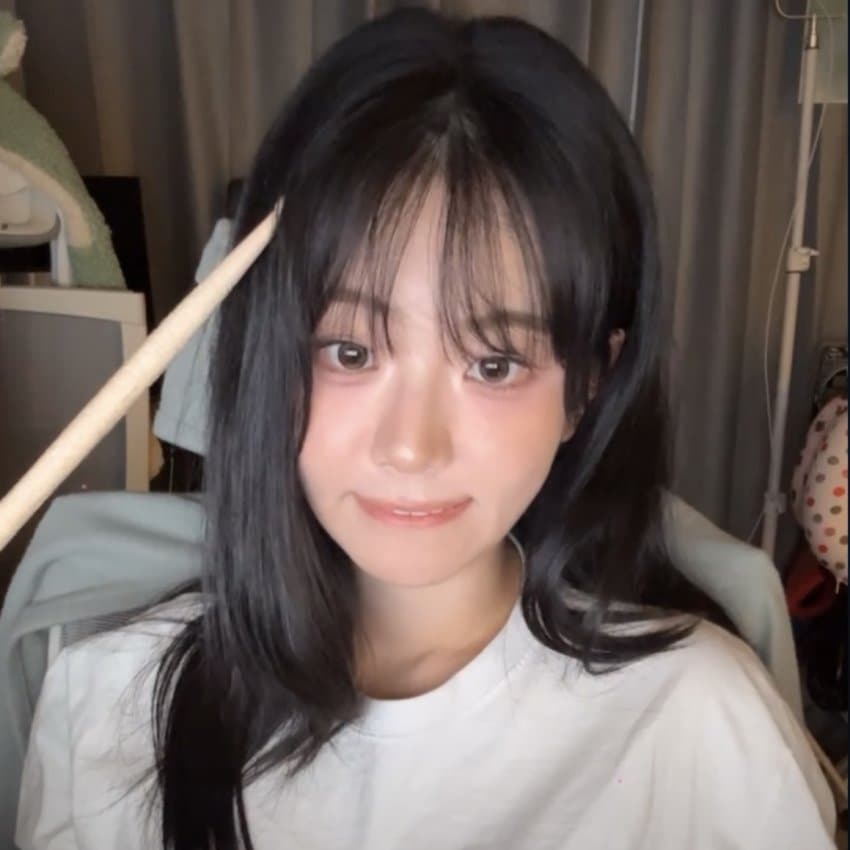 1757512666.jpg QWER 쵸단 라이브 움짤