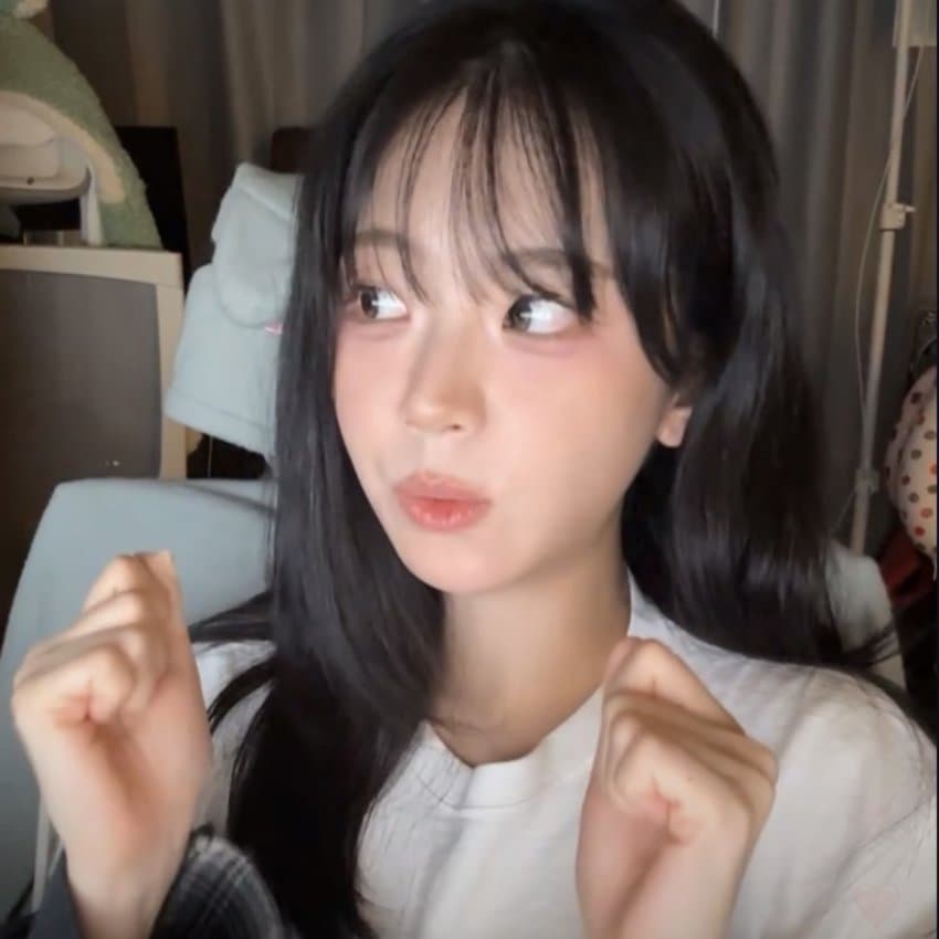 1757512651 (1).jpg QWER 쵸단 라이브 움짤