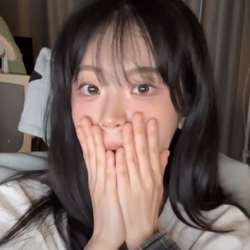1757512669 (2).jpg QWER 쵸단 라이브 움짤