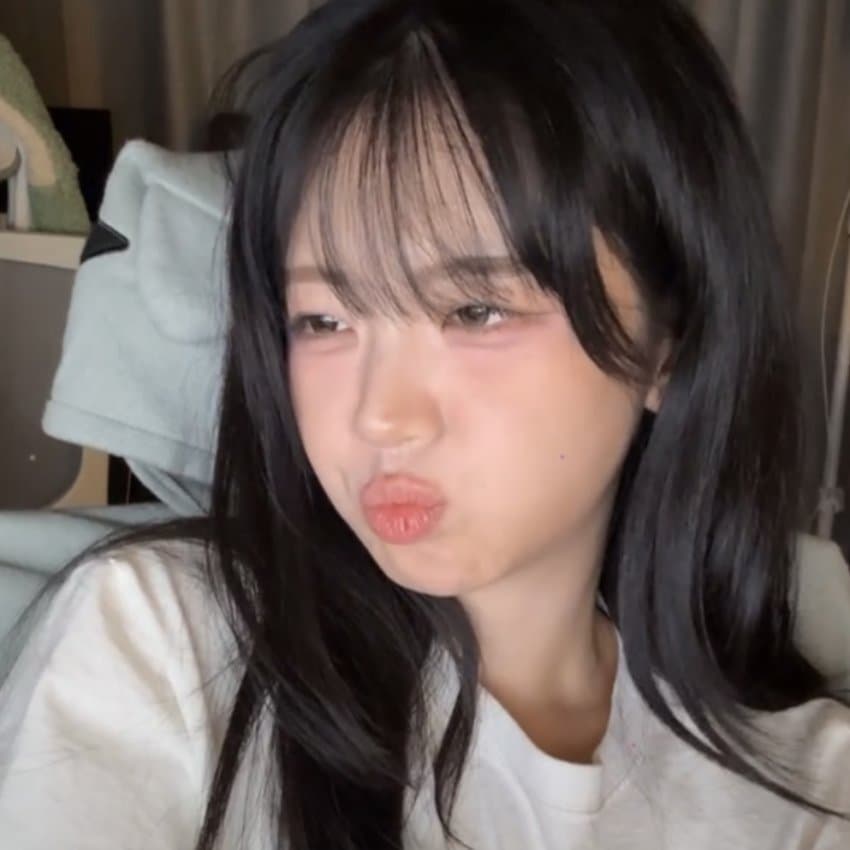 1757512669 (3).jpg QWER 쵸단 라이브 움짤