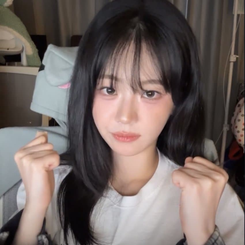1757512655 (1).jpg QWER 쵸단 라이브 움짤