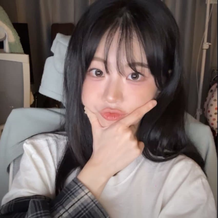 1757512655 (2).jpg QWER 쵸단 라이브 움짤