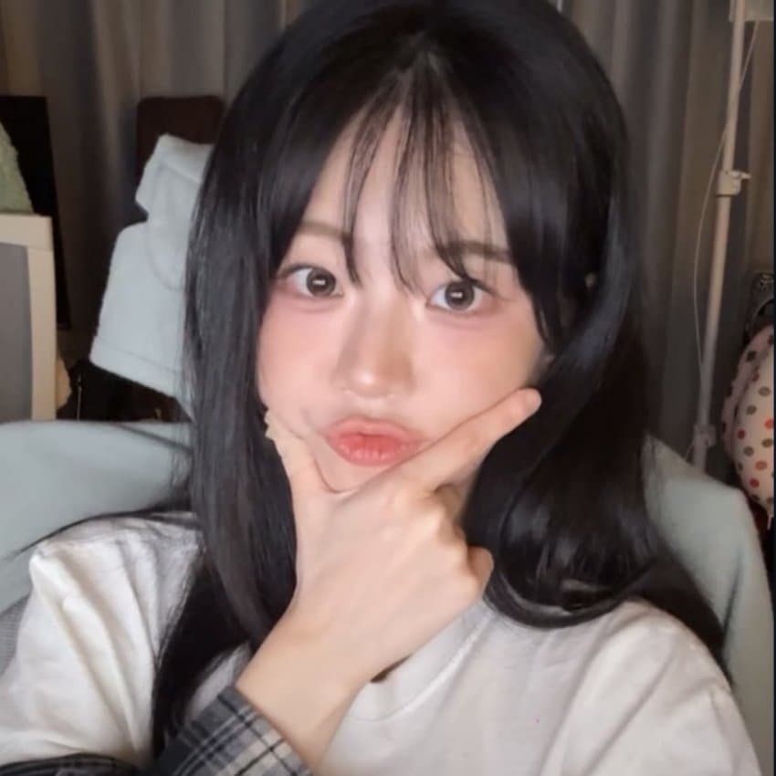1757512659.jpg QWER 쵸단 라이브 움짤