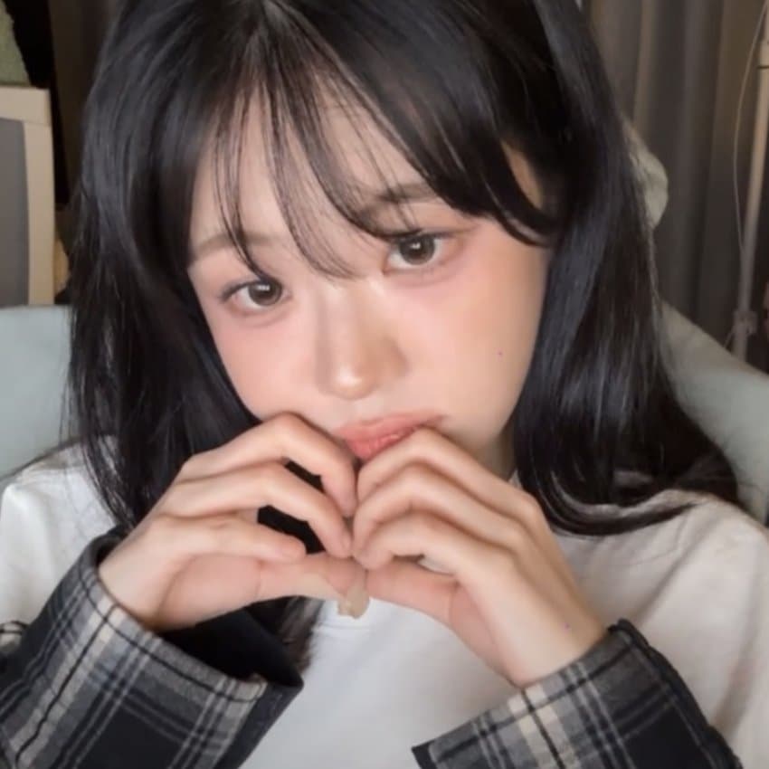 1757512658.jpg QWER 쵸단 라이브 움짤