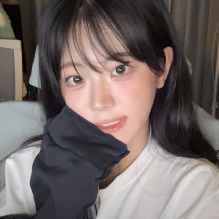 1757512660 (1).jpg QWER 쵸단 라이브 움짤