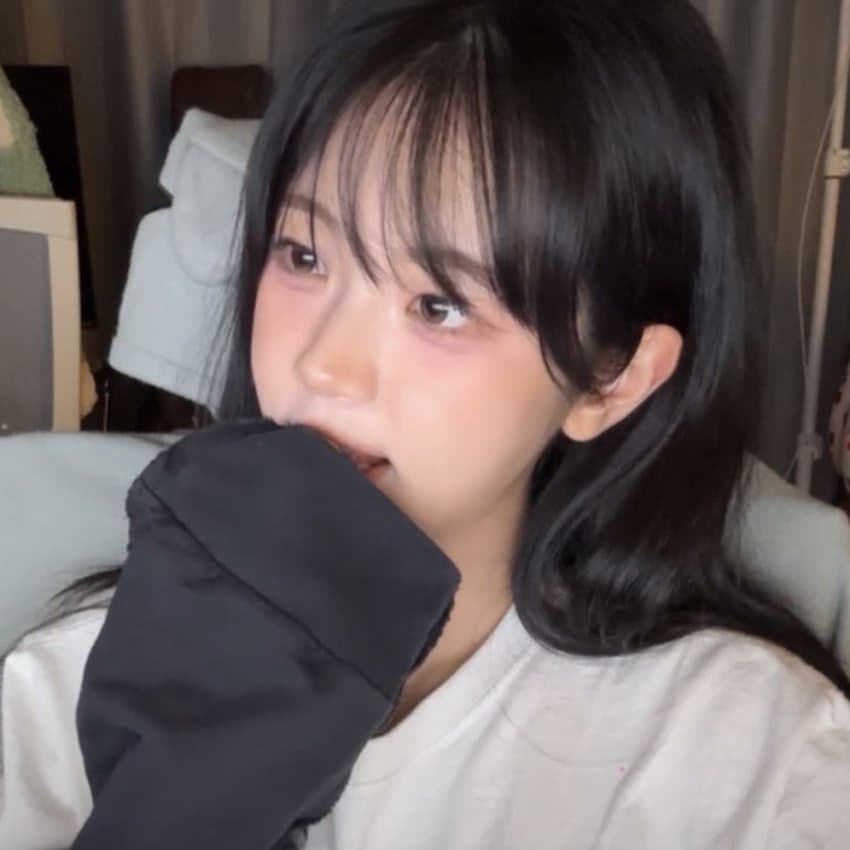 1757512663.jpg QWER 쵸단 라이브 움짤