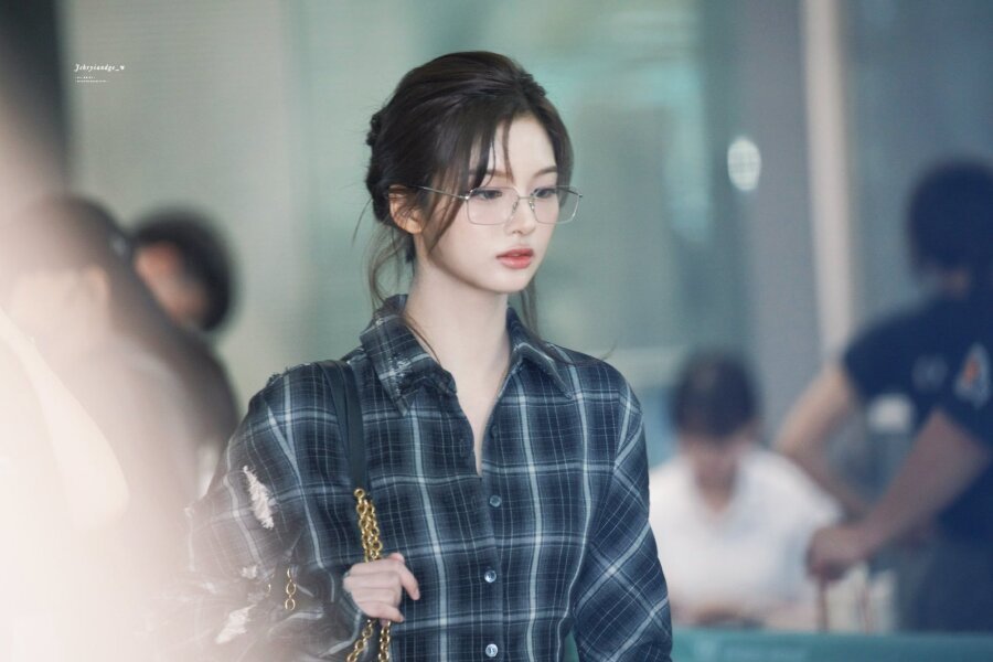 오늘 설윤 출국패션