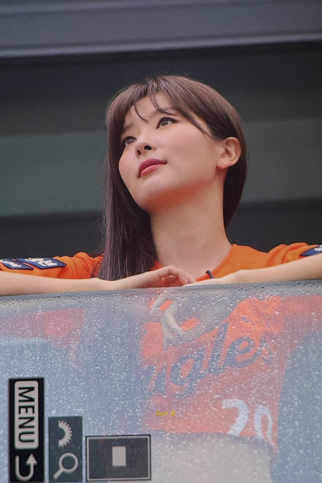 20250928_225821.jpg 오늘 한화시구 우취로 시구 취소된 레드벨벳 슬기