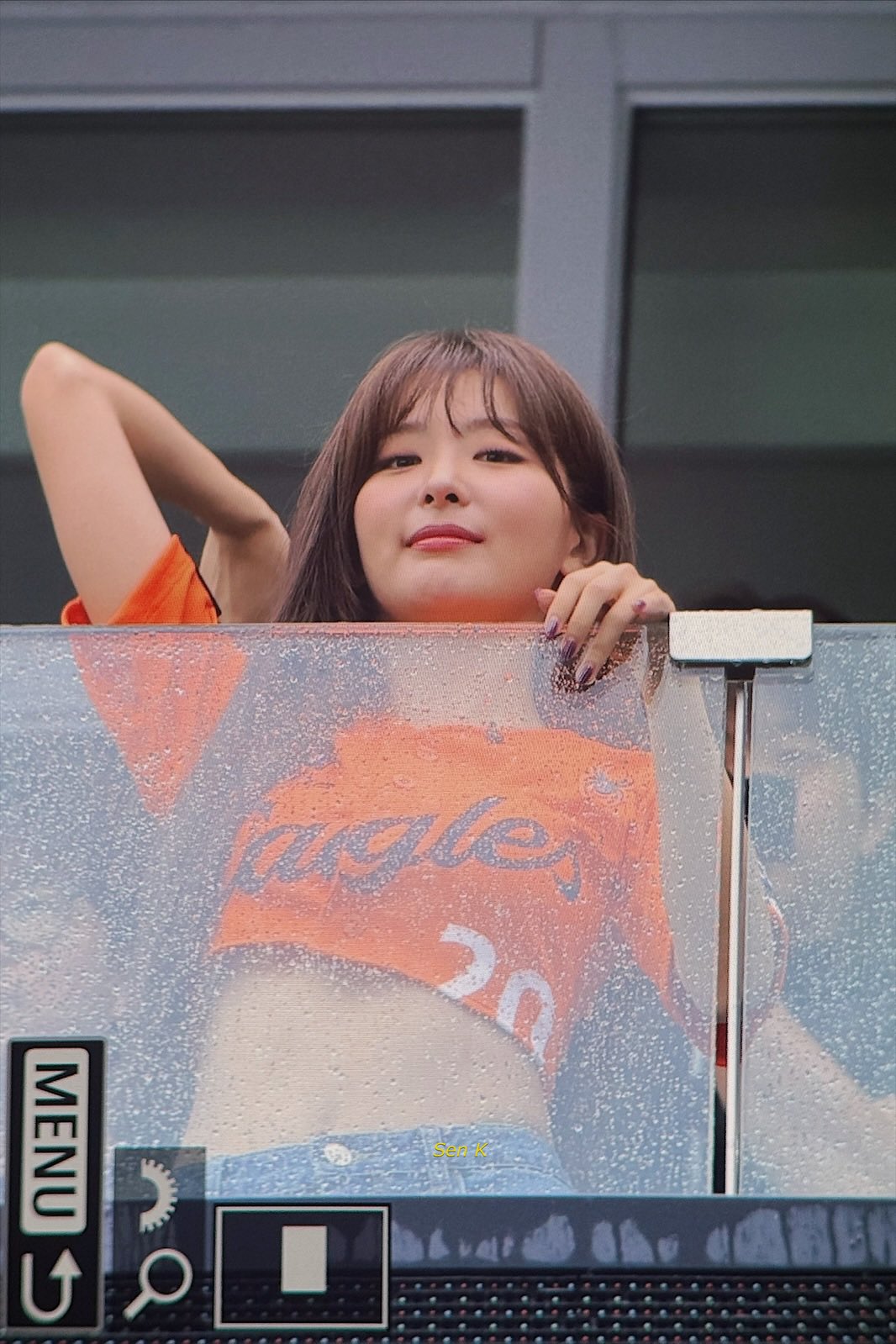 20250928_225934.jpg 오늘 한화시구 우취로 시구 취소된 레드벨벳 슬기