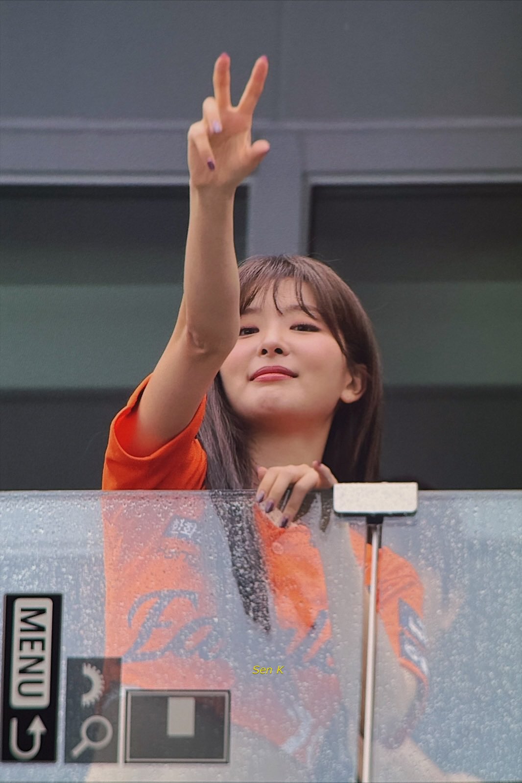 20250928_225936.jpg 오늘 한화시구 우취로 시구 취소된 레드벨벳 슬기