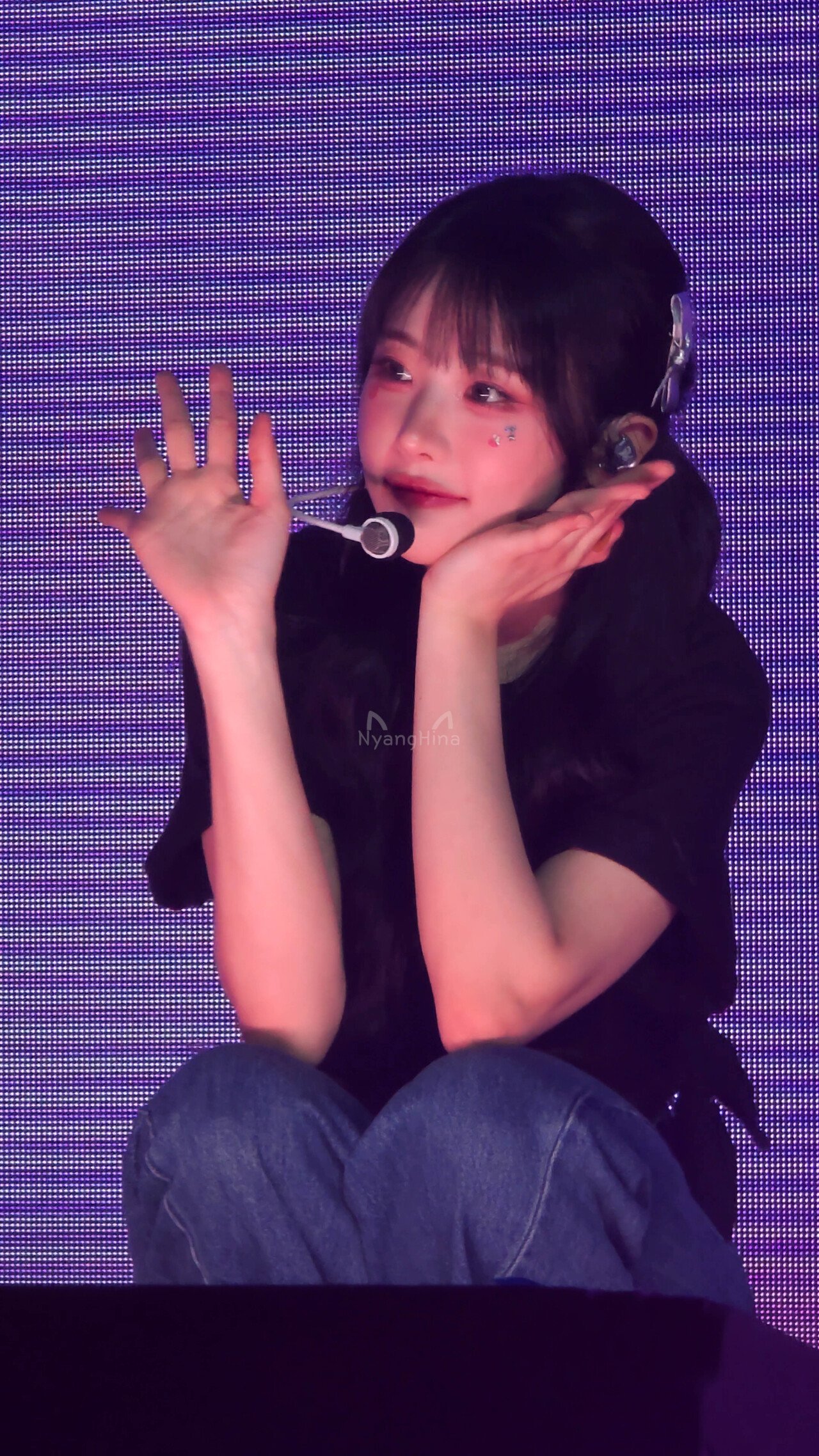 20251004_191940.mp4_20251006_002139.637.jpg QWER 월드투어 엔딩 무대인사 직찍