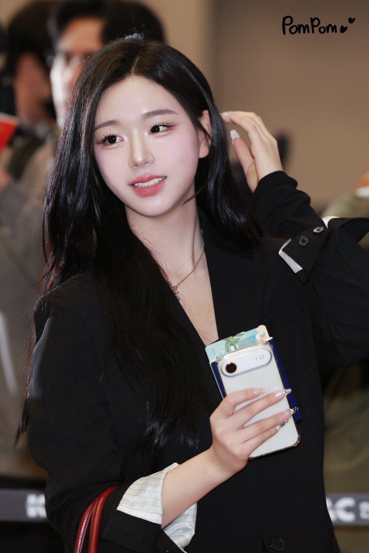 G4kXl4va8AMqC_K.jpg 트리플에스 김채연 어제 출국사진