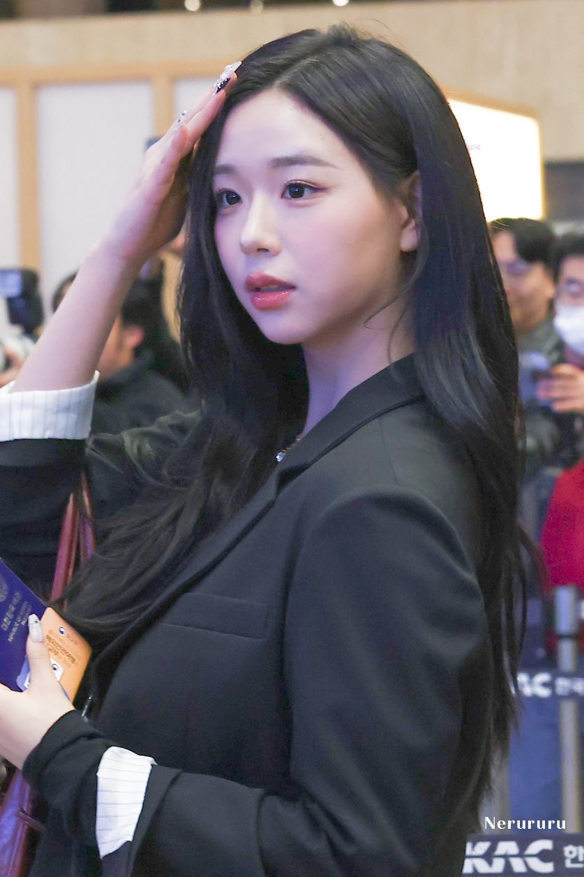 G4hMNYpa8AQXgND.jpg 트리플에스 김채연 어제 출국사진