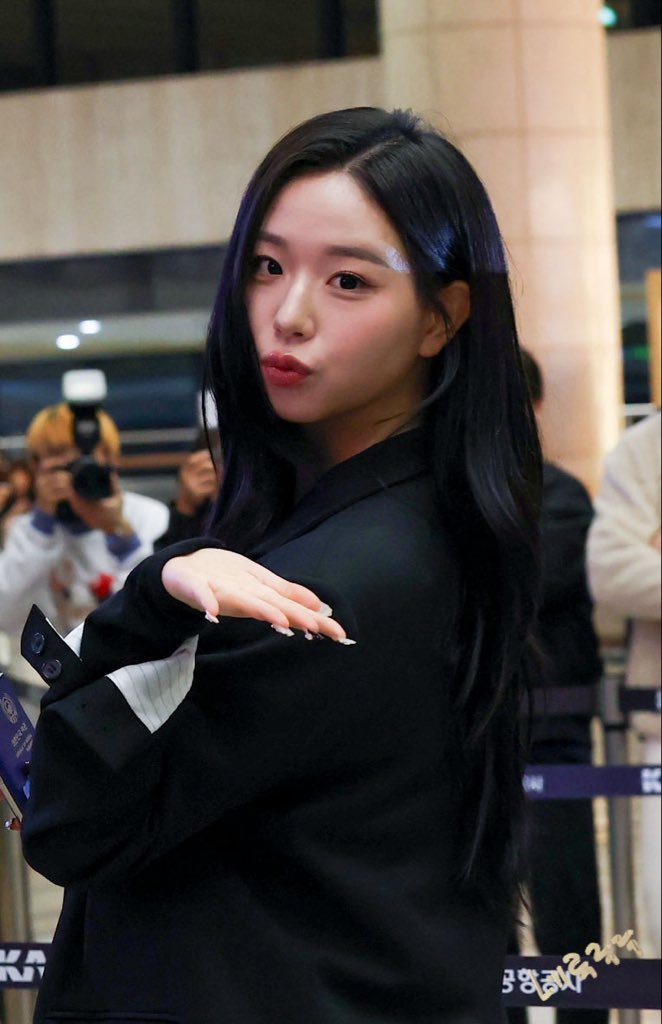 G4gB_e2aYAAOOF8.jpg 트리플에스 김채연 어제 출국사진