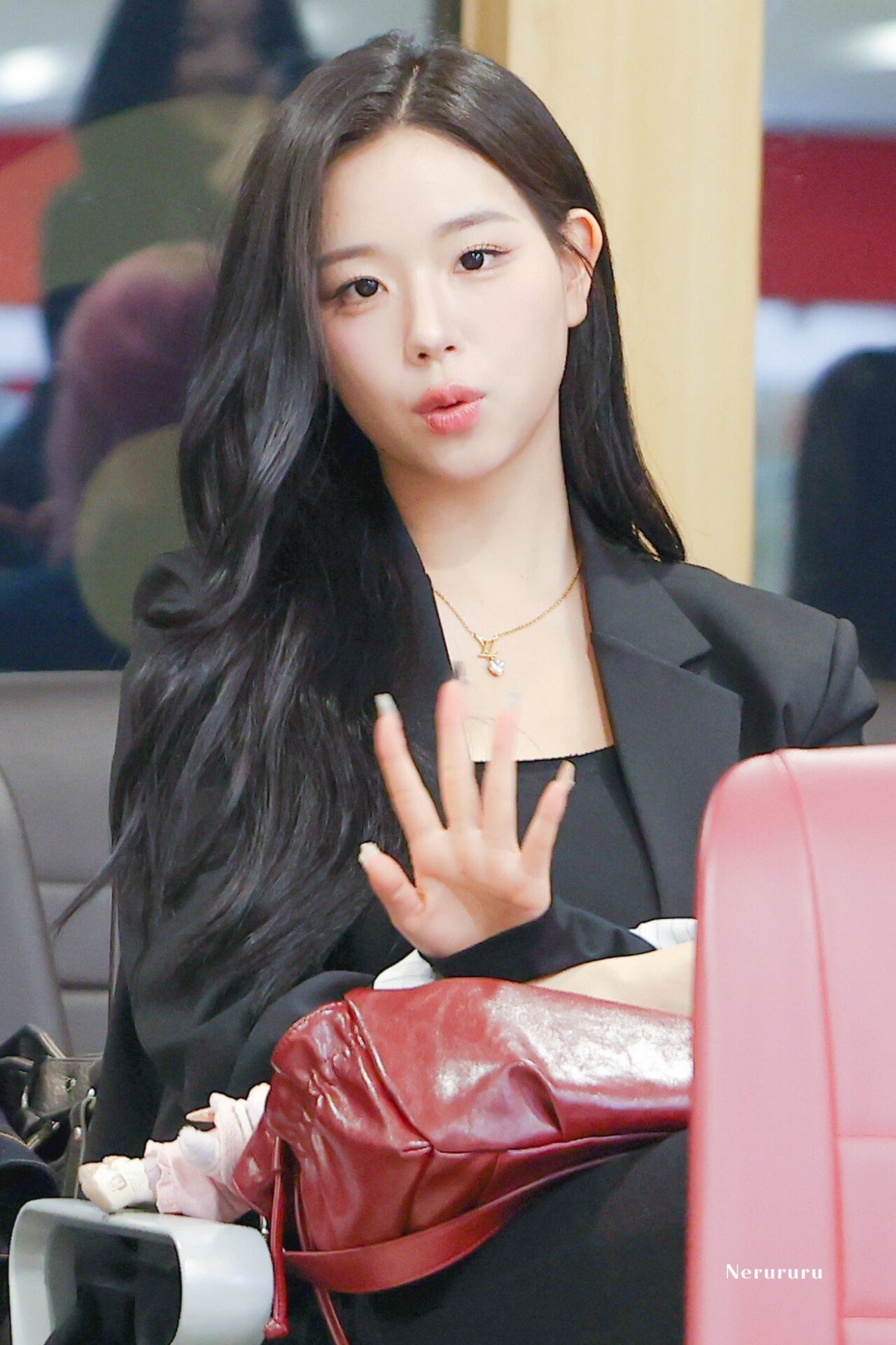 G4hKImVa8AEEUZO.jpg 트리플에스 김채연 어제 출국사진