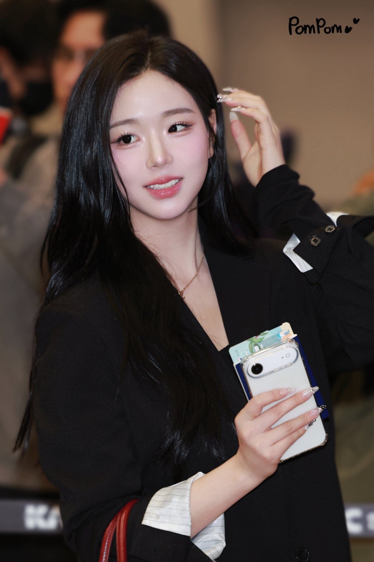 G4kXl40a8AUtRtP.jpg 트리플에스 김채연 어제 출국사진