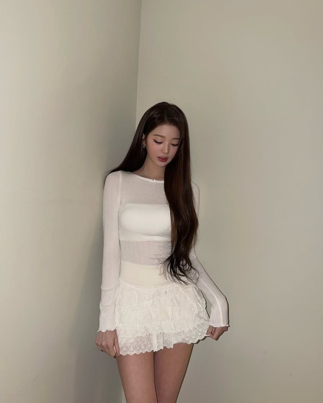 칸쵸 들고 사진찍은 장원영