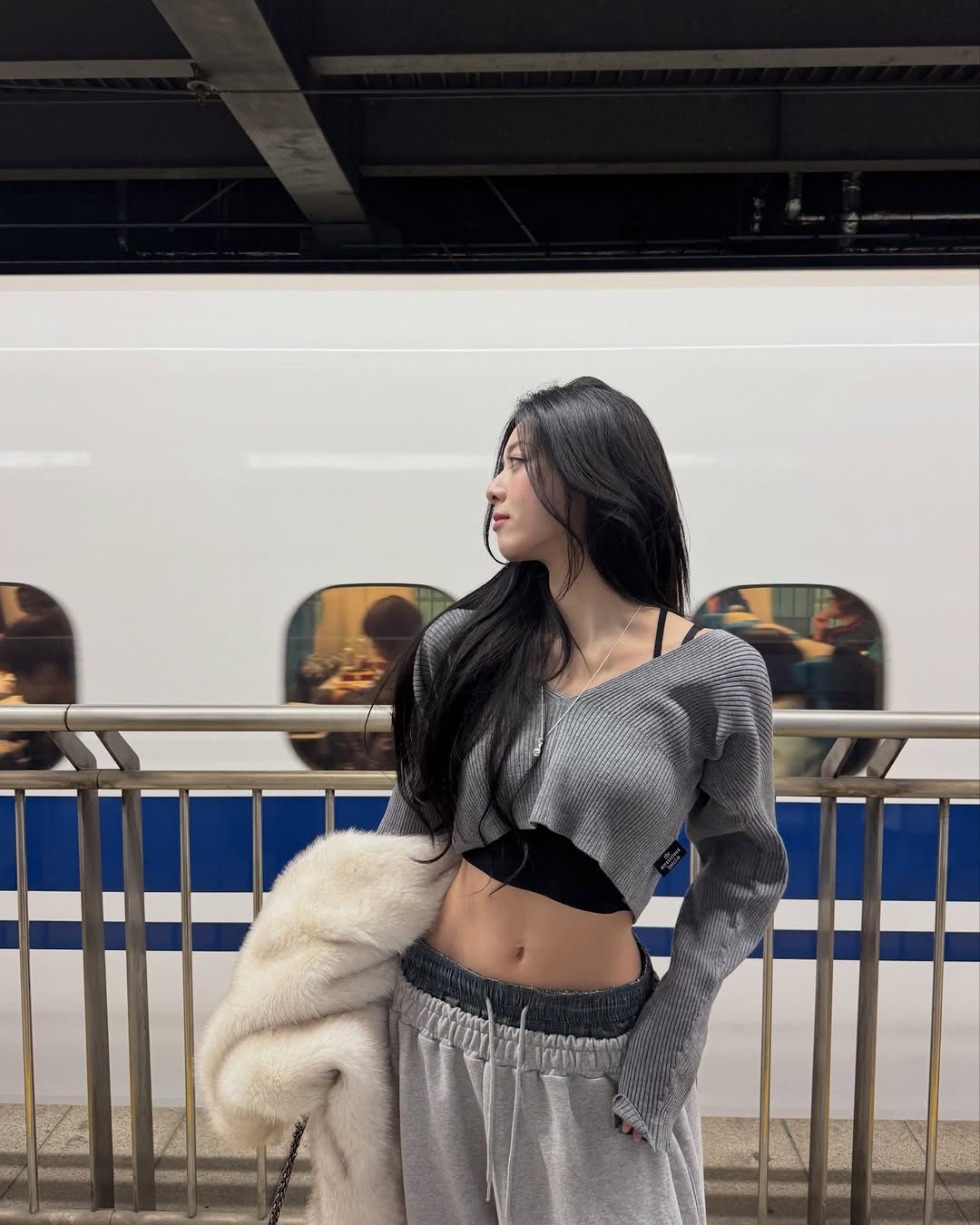 ITZY 유나 골반 라인