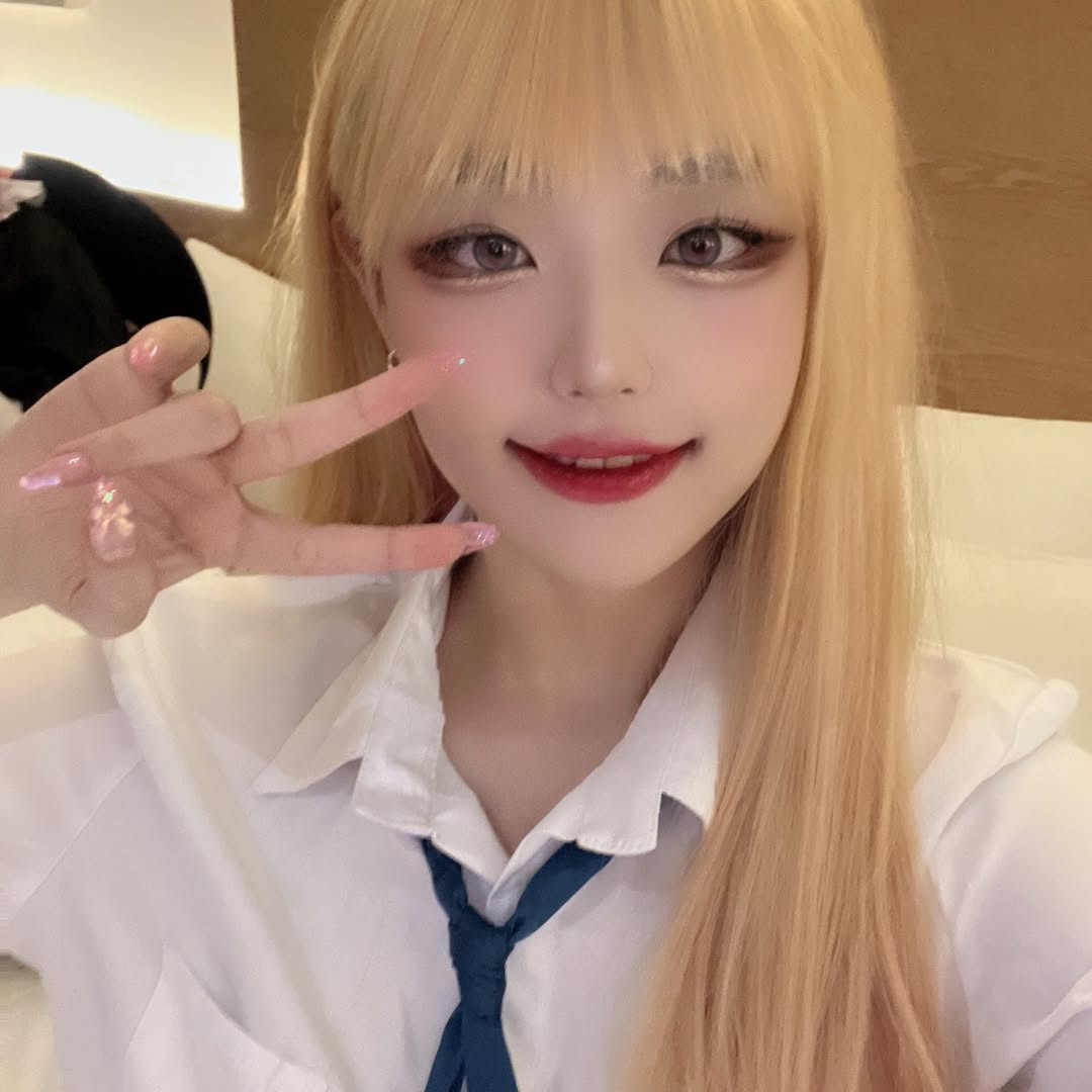 Marin Kitagawa#sonobisquedollwakoiwosuru #marinkitagawa #cosplay (1).jpg 키타가와 마린 코스프레한 QWER 히나