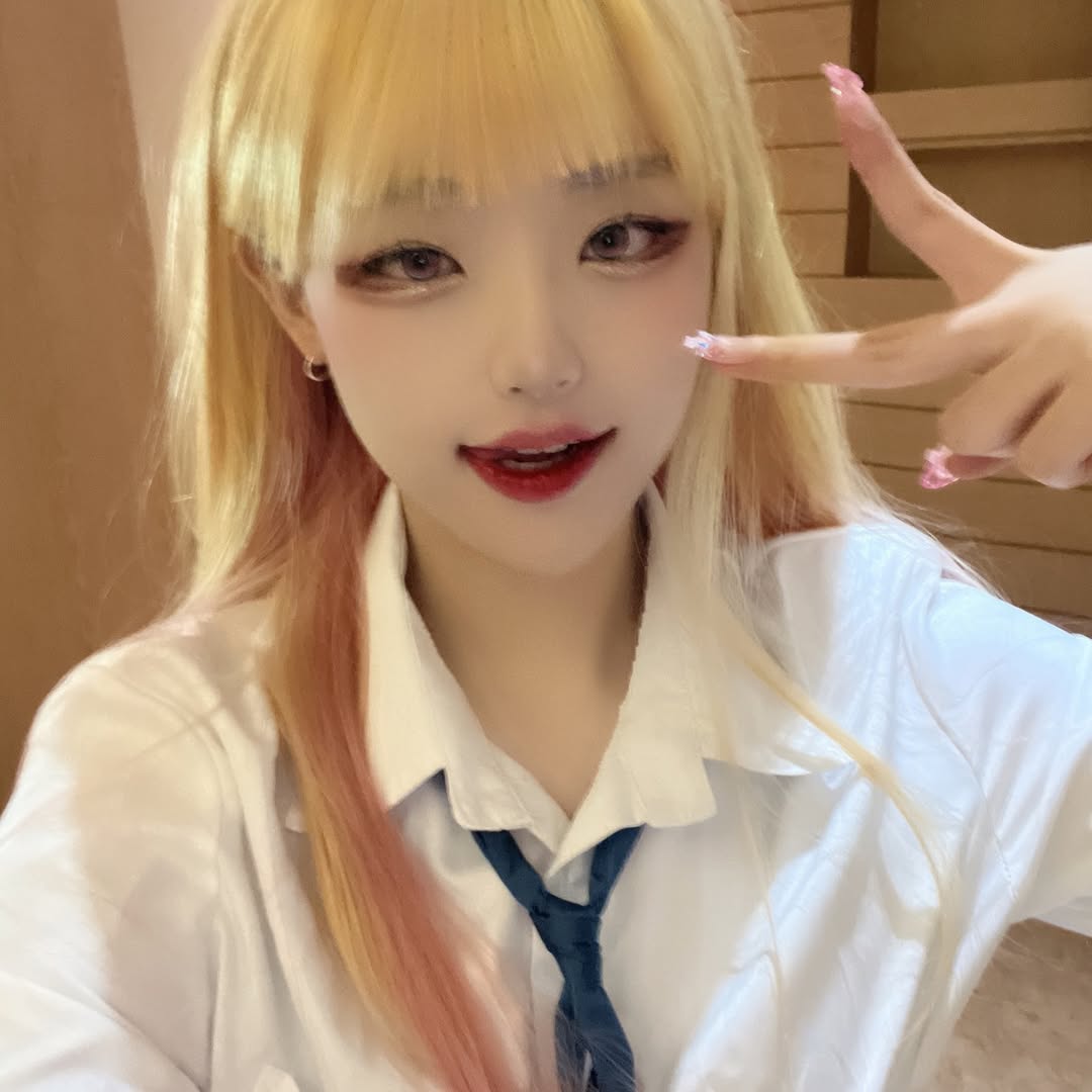 Marin Kitagawa#sonobisquedollwakoiwosuru #marinkitagawa #cosplay (2).jpg 키타가와 마린 코스프레한 QWER 히나