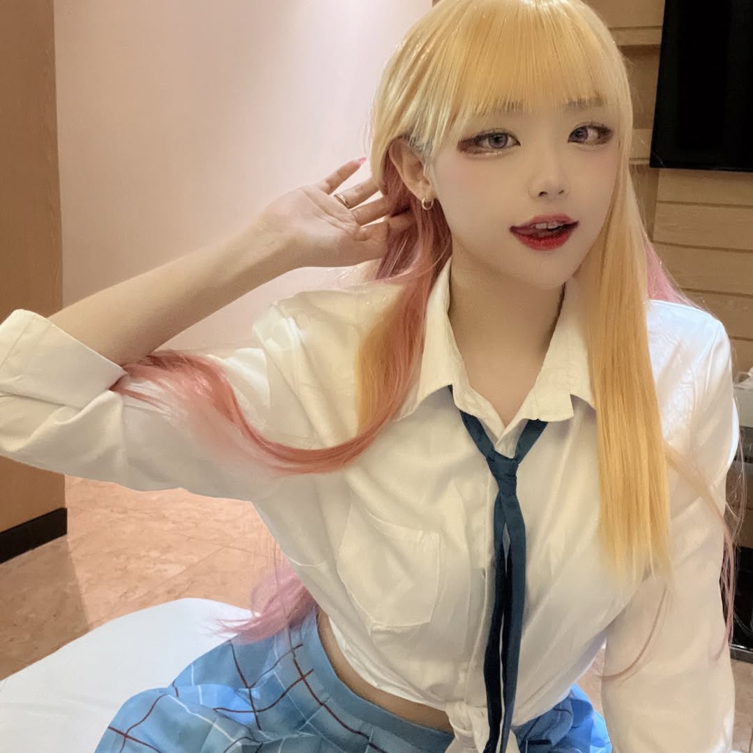 Marin Kitagawa#sonobisquedollwakoiwosuru #marinkitagawa #cosplay (3).jpg 키타가와 마린 코스프레한 QWER 히나