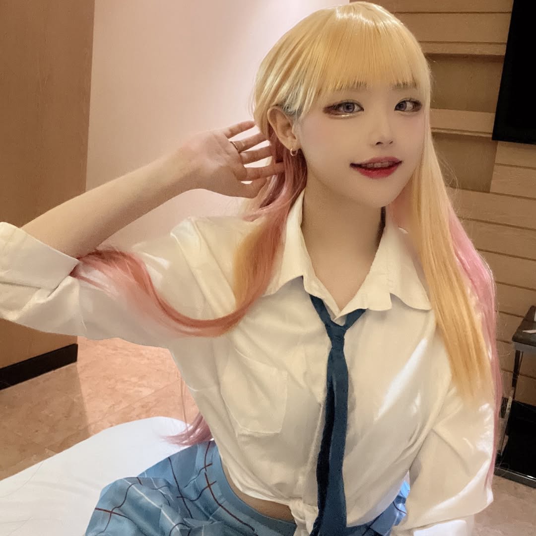 Marin Kitagawa#sonobisquedollwakoiwosuru #marinkitagawa #cosplay (4).jpg 키타가와 마린 코스프레한 QWER 히나