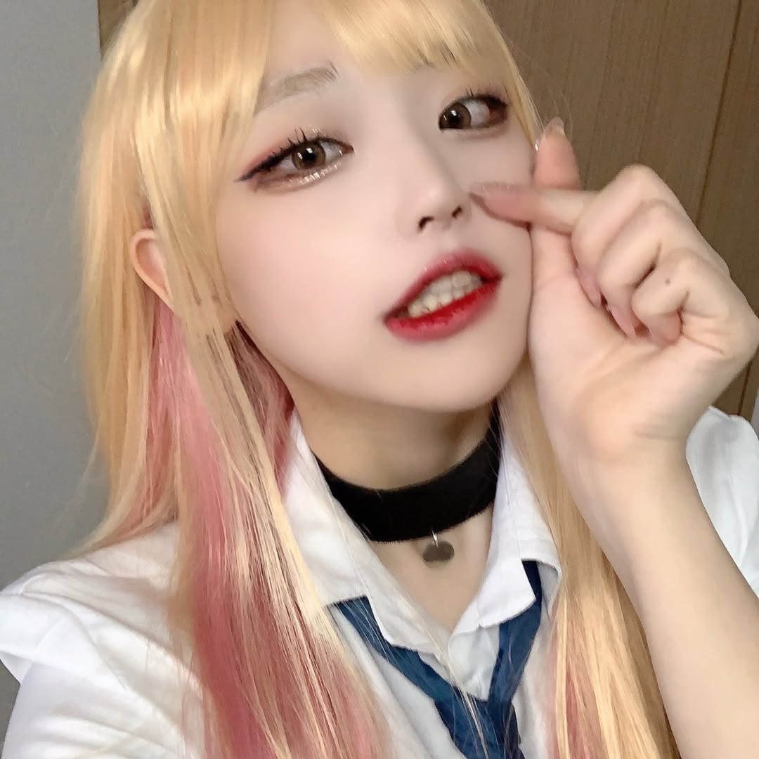 Marin Kitagawa#sonobisquedollwakoiwosuru #marinkitagawa #cosplay (8).jpg 키타가와 마린 코스프레한 QWER 히나