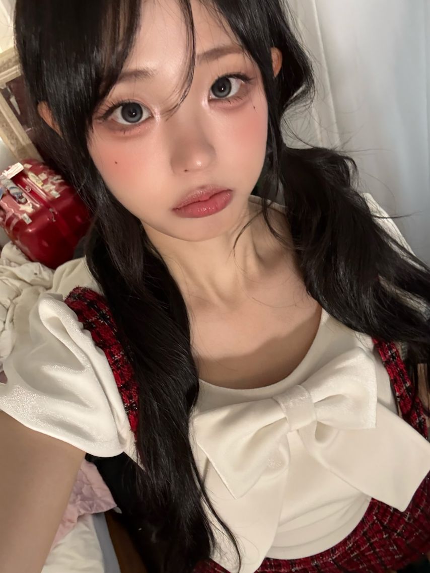 33428955_6KtclRsh_qfbQ7n2ArDSXTd9B.jpeg 플스 촬영하는 QWER 히나 (with. 행복해져라)