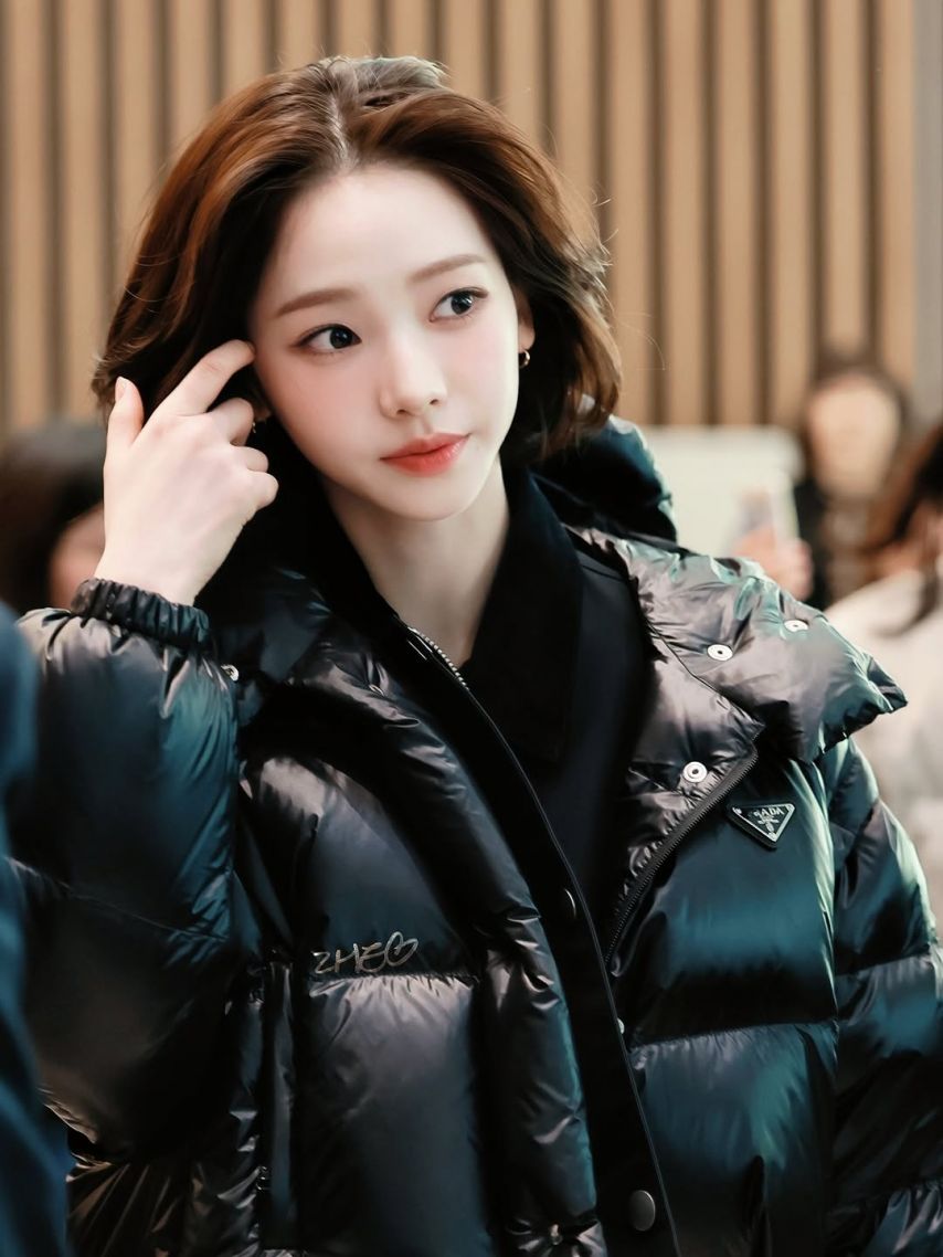 1930735395_AHWSYax1_jE8wLK6m0fhoOZvg.jpg 프라다 에스파 카리나